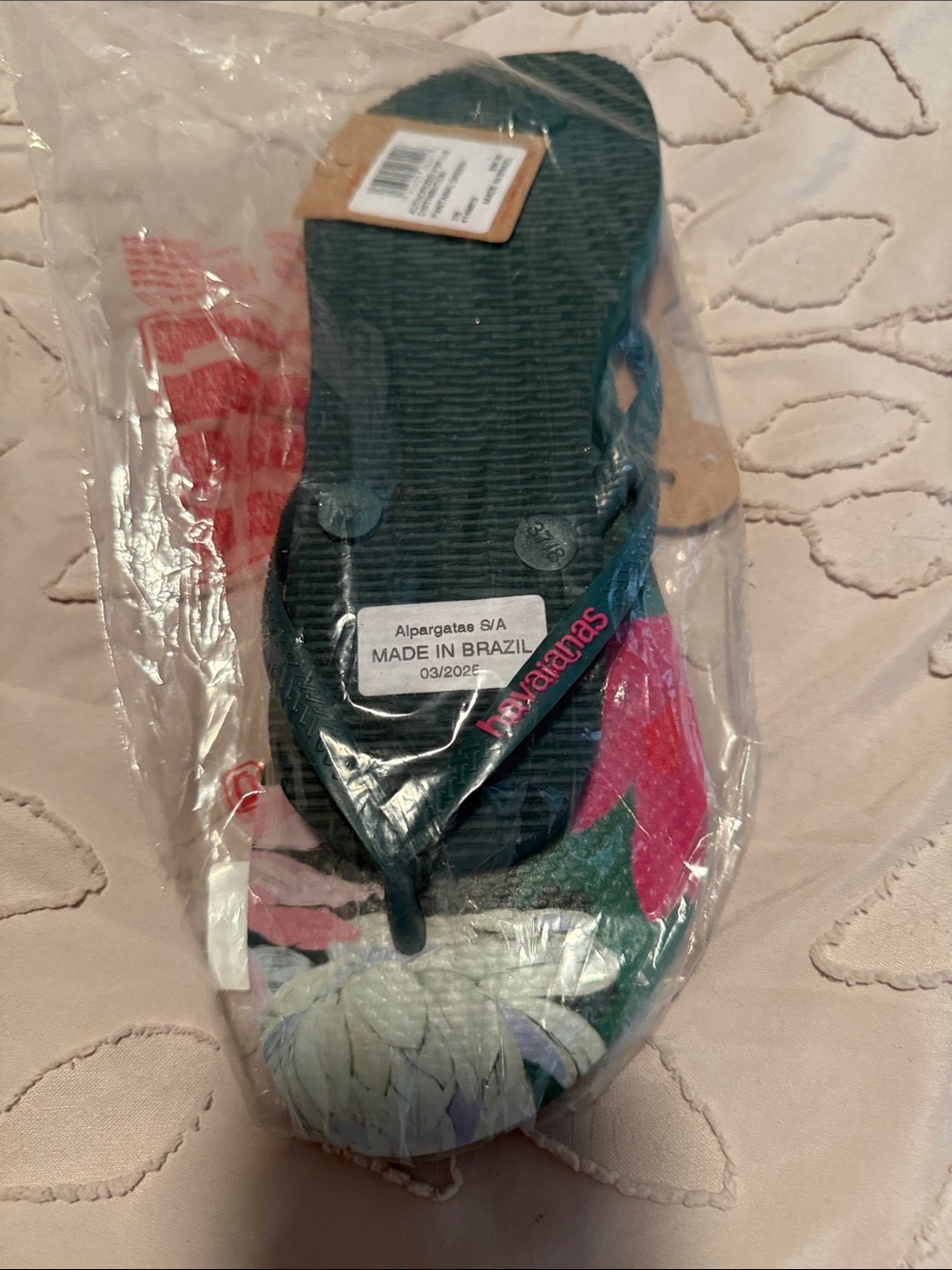 Havaianas Floral Print Flip Flop - Black Straps, Multicolor Footbed Size 7-8